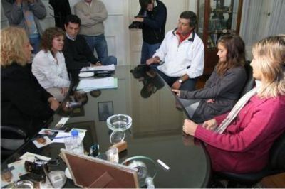La Intendente Giroldi recibi� la visita de la joven tenista Ornella Garavani