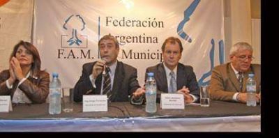 El Intendente Ferraresi disert� en un encuentro organizado por la FAM y el Pami