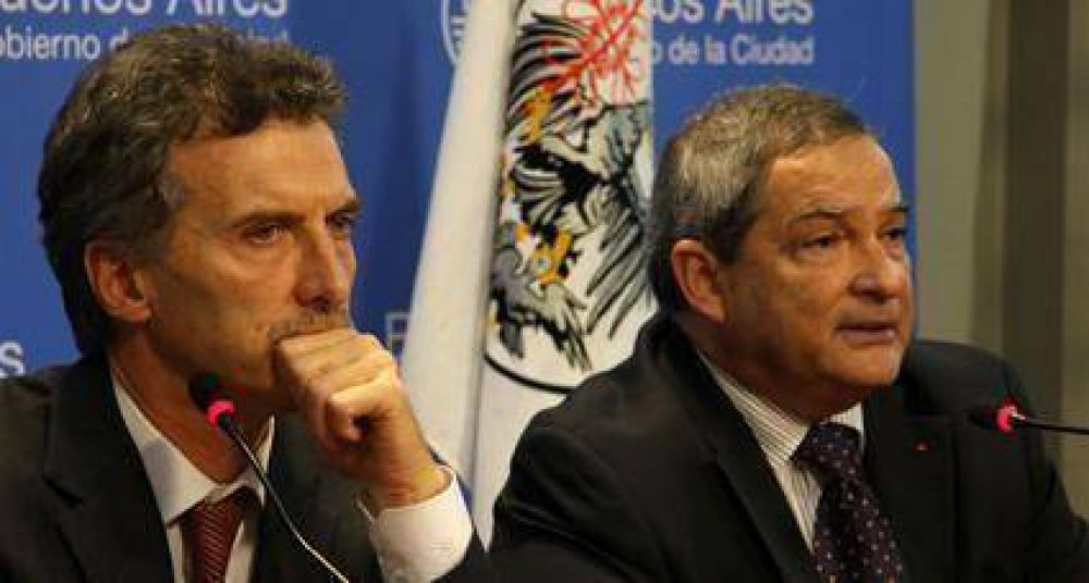La oposici�n recibe a anestesistas e insiste en renuncia de Lemus