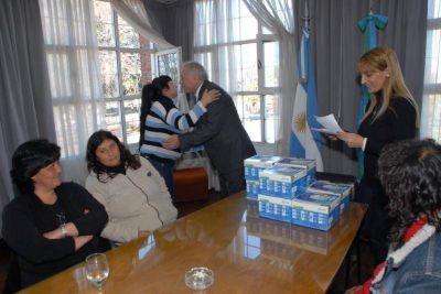 Presidente Per�n - ENTREGA DE NEBULIZADORES