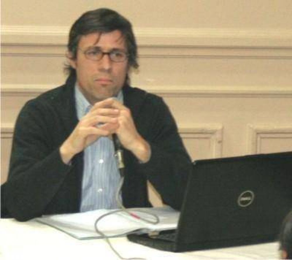 Escuela Municipal de Gobierno  Se desarroll� la primera charla sobre �Producci�n Regional y Local: Cl�ster y Encadenamiento Productivos�