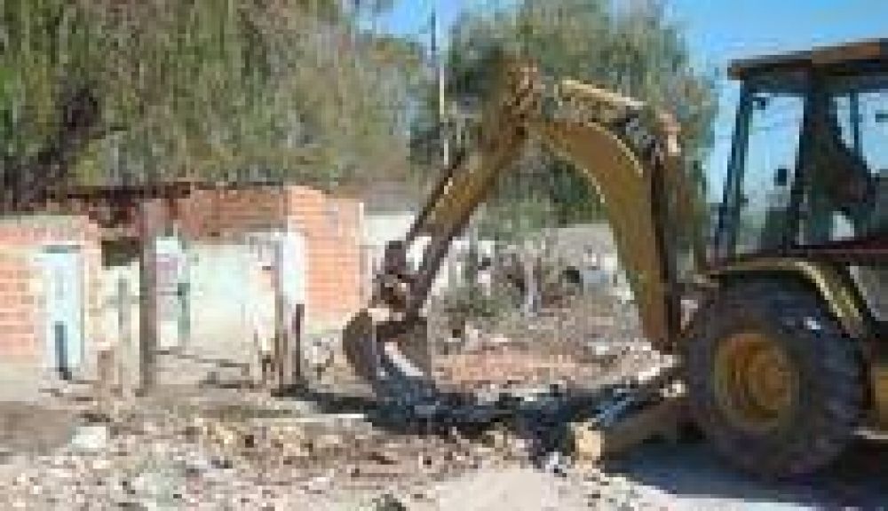 Desde hace una semana se est�n trasladando familias Comenz� el "esponjado" en la urbanizaci�n de Villa Los Eucaliptos
