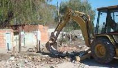 Desde hace una semana se est�n trasladando familias Comenz� el "esponjado" en la urbanizaci�n de Villa Los Eucaliptos