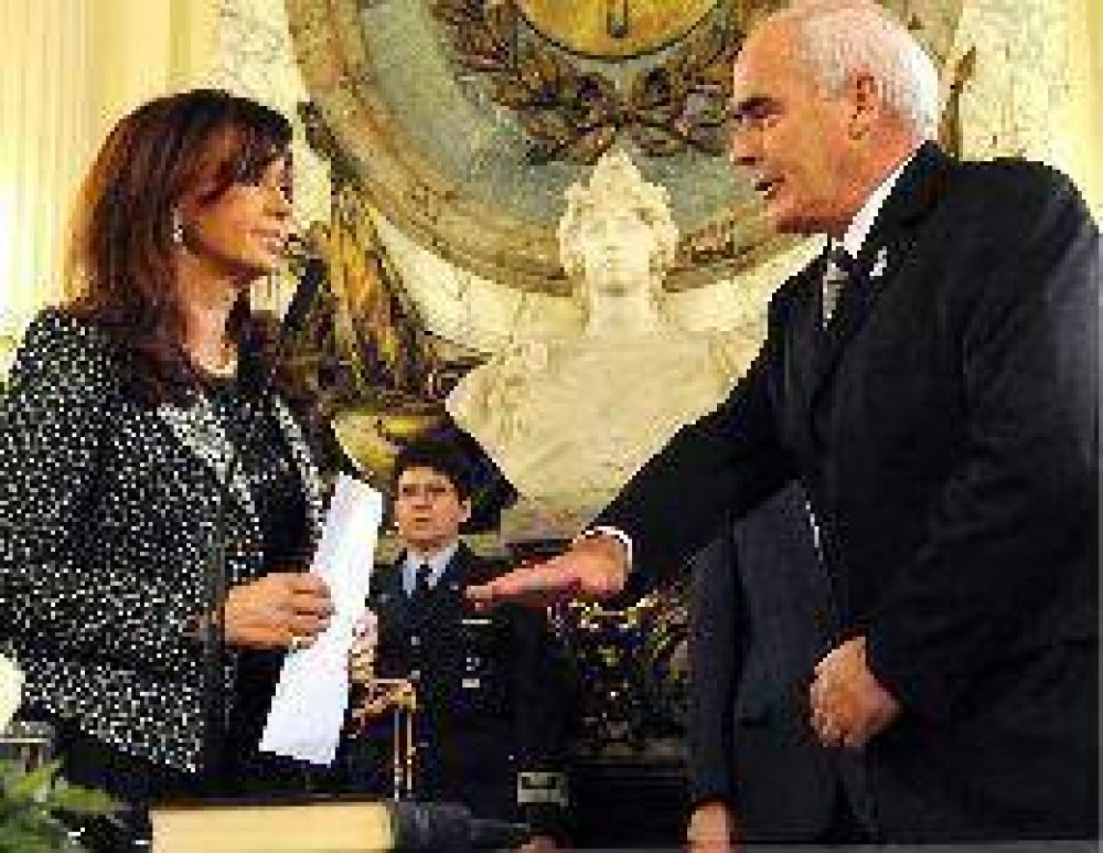 Meyer asumi� al frente del nuevo Ministerio de Turismo