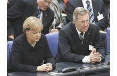  Merkel impuso a su candidato, pero su gobierno qued� debilitado  