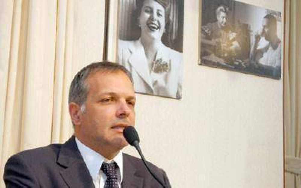 Buzzi llam� a empresarios locales a participar del bono que lanz� Chubut