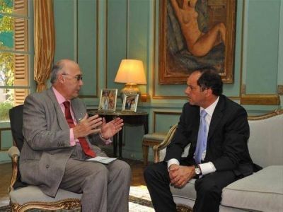El Gobernador entreg� ayuda econ�mica al intendente de Saladillo para importantes obras