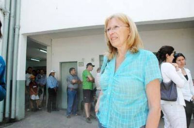CLAUDIA PRINCE �La relocalizaci�n de Curtarsa no se puede resolver de un d�a para el otro�