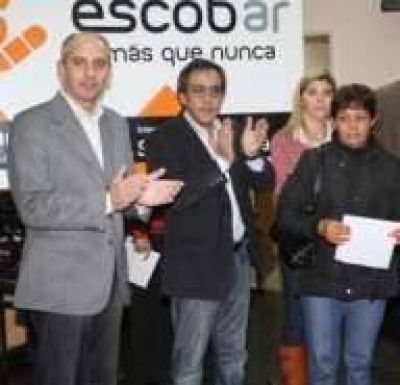 En un acto en en el HCD Sandro Guzman entreg� pensiones asistenciales