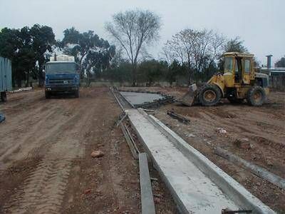 Avanzan obras de infraestructura - 24 casas de la Clyfer: Preparan las obras de desag�es cloacales