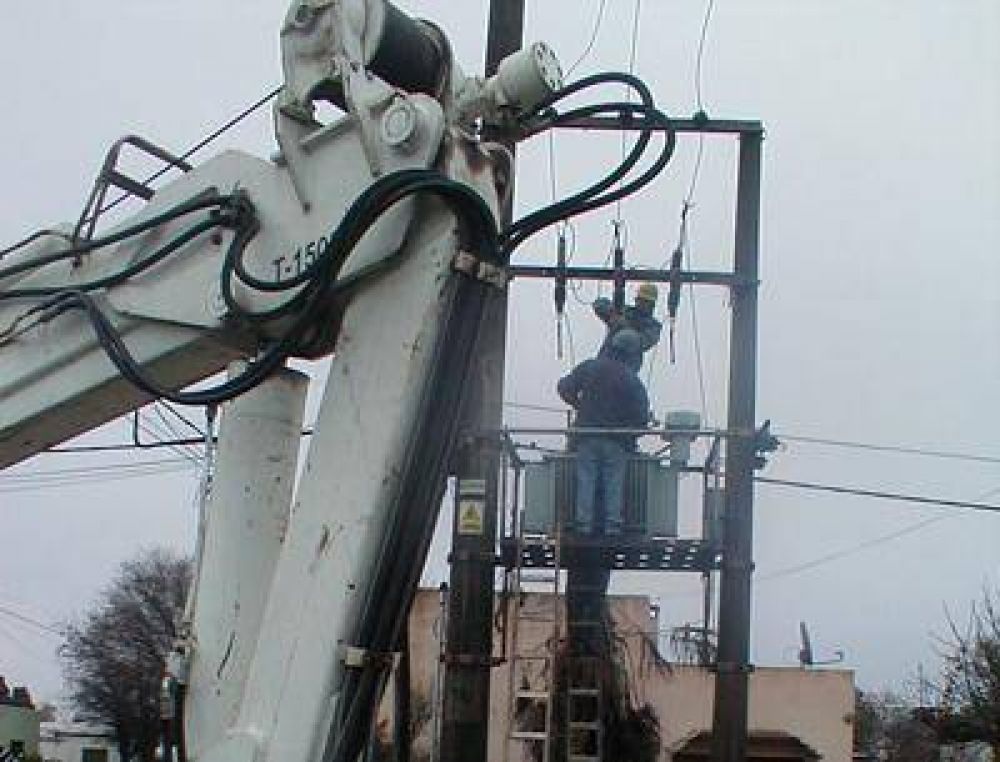 En barrio Progreso - Cambiaron por p�rdidas el transfo de la estaci�n 2047