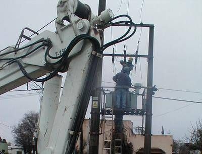 En barrio Progreso - Cambiaron por p�rdidas el transfo de la estaci�n 2047