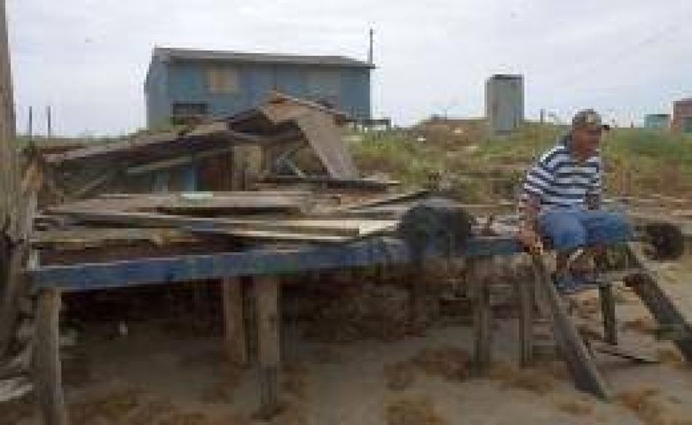 Alex se cobr� tres vidas en M�xico e interrumpe las tareas de recolecci�n de BP