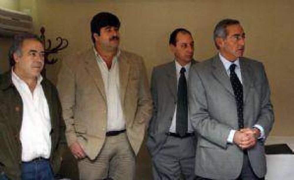 Los intendentes opositores tambi�n acuerdan desdoblar