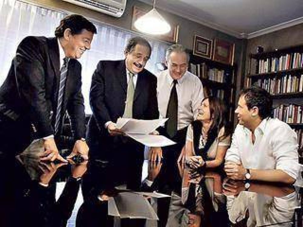 Alfons�n ya es pre candidato, con fuerte apoyo desde Santa Cruz