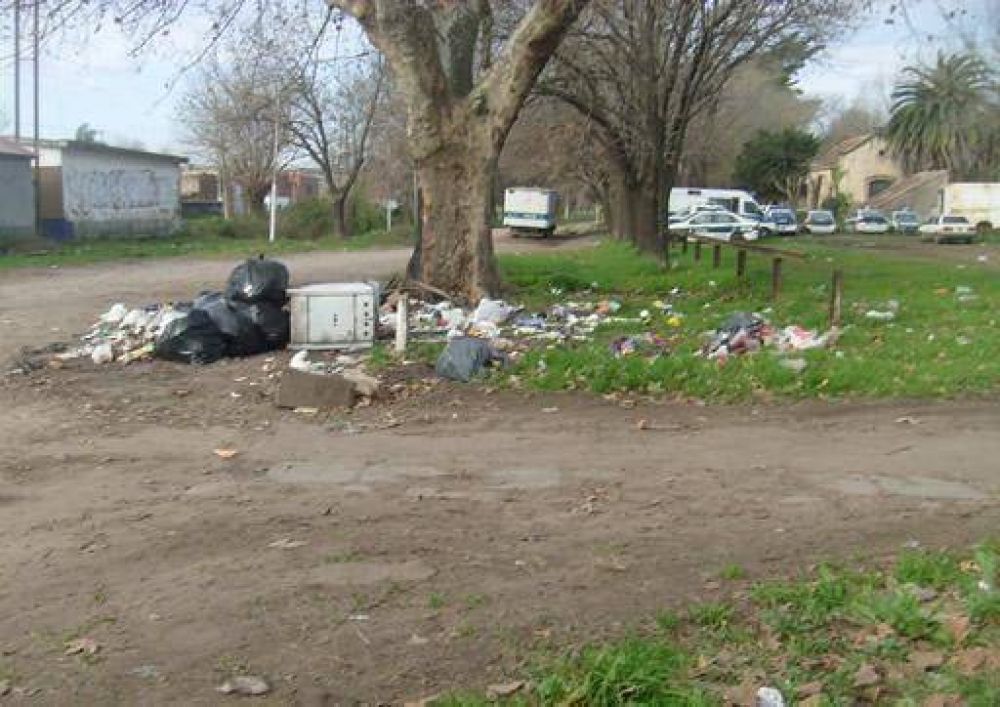 Piden que sea erradicado basural de las calles 8 y 25