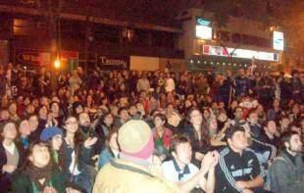 Nueva marcha contra el Vial Costero repudiando la represi�n policial