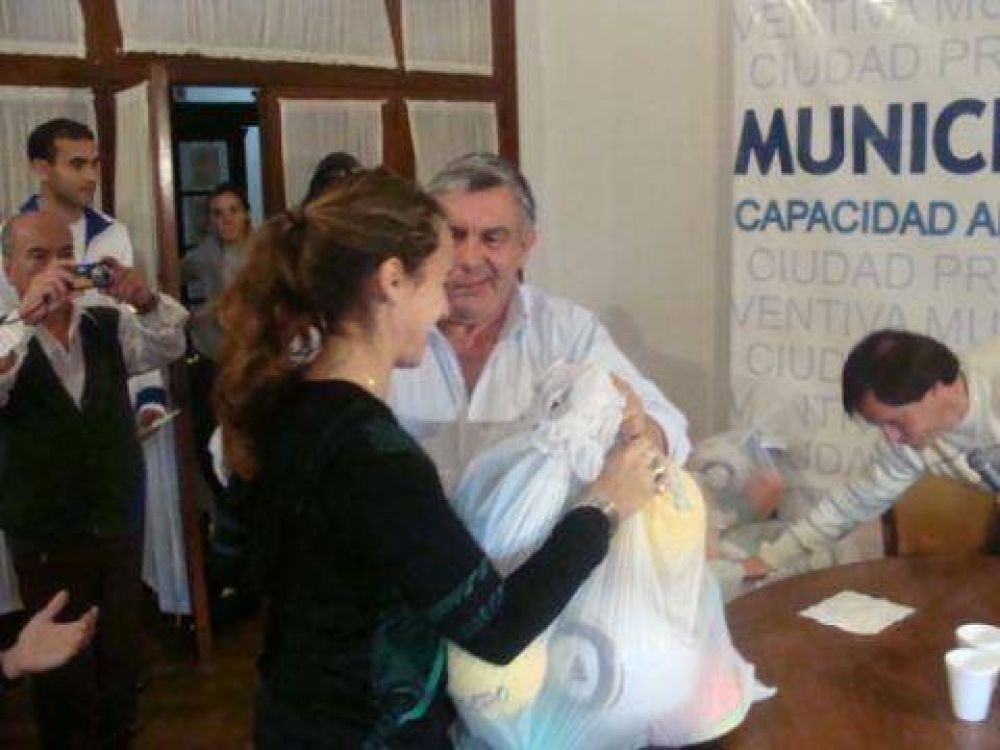 Se entregaron este lunes en el Municipio Materiales Deportivos para escuelas del distrito