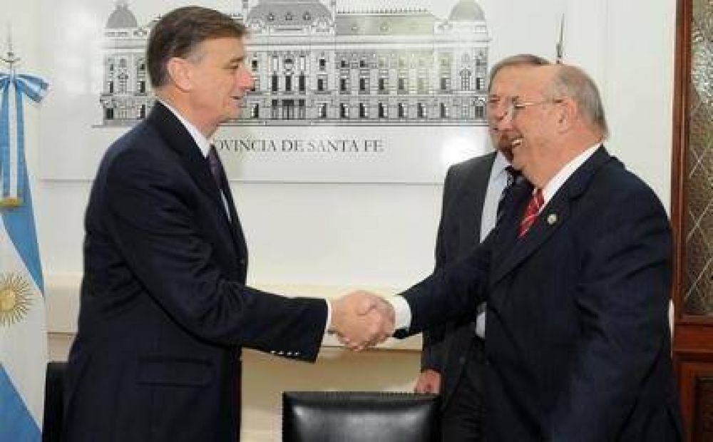 Acueducto centro-oeste: firmaron convenios con localidades beneficiarias