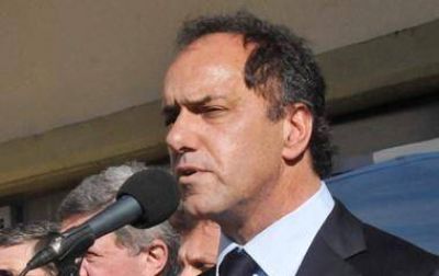 El Gobernador podr�a venir en agosto