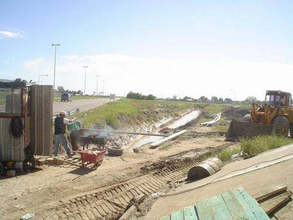 La Ministra de Infraestructura rubricar el acta de inicio de obra de Desages Pluviales 
