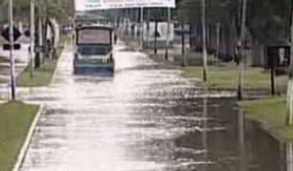 Quilmes: desbord� el r�o y debieron evacuar dos escuelas