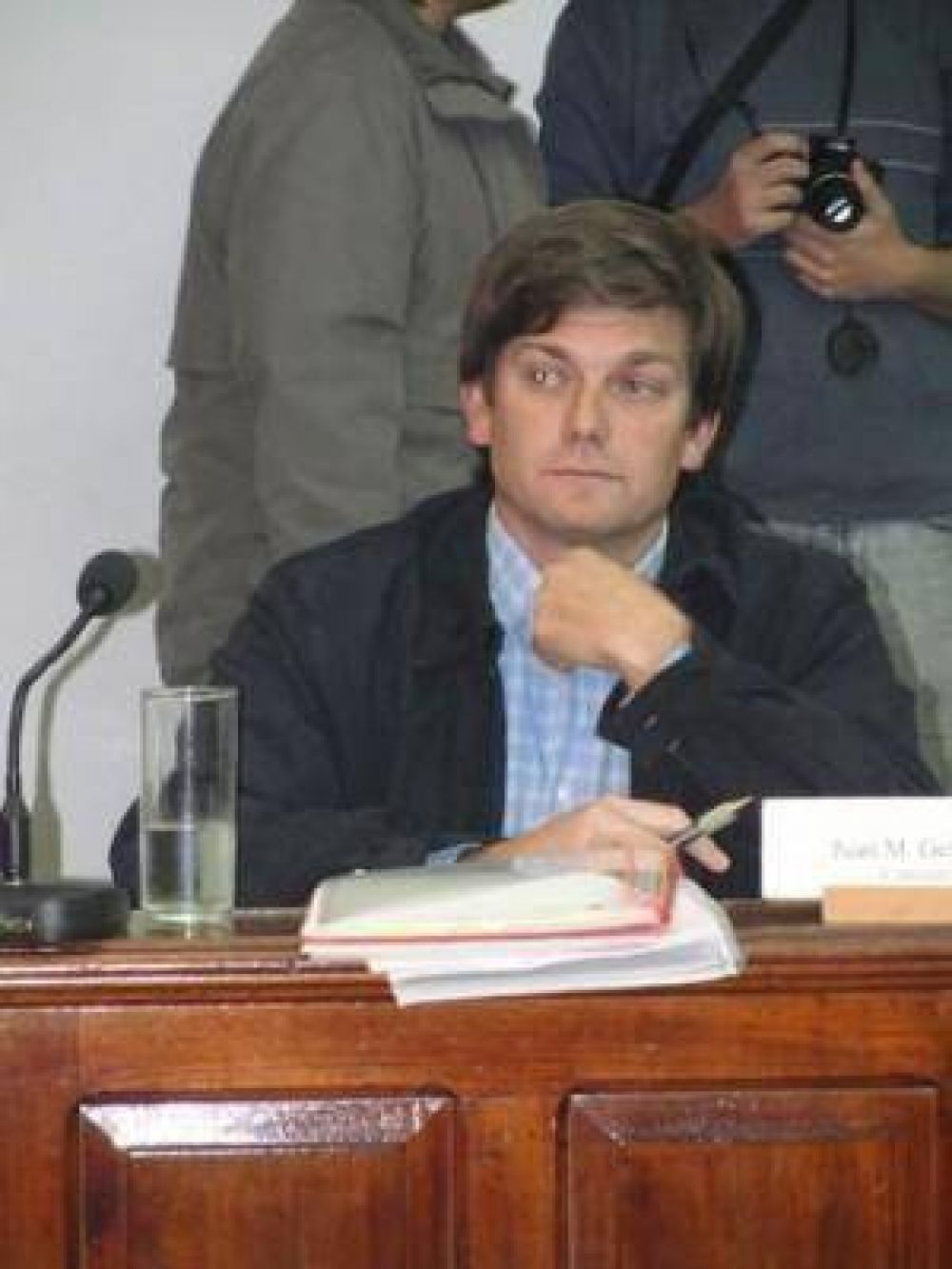 Si quieren darle votos de confianza, que no lo hagan con el bolsillo de la gente