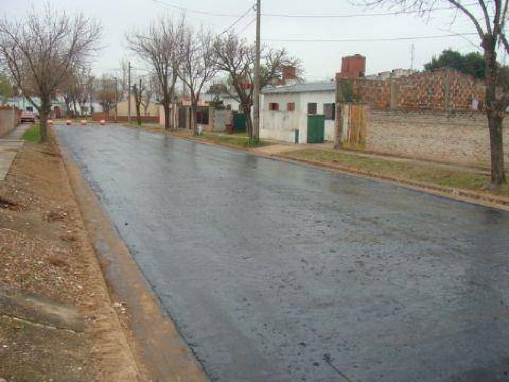  	 Informe sobre trabajos realizados Contin�an las obras de pavimentaci�n
