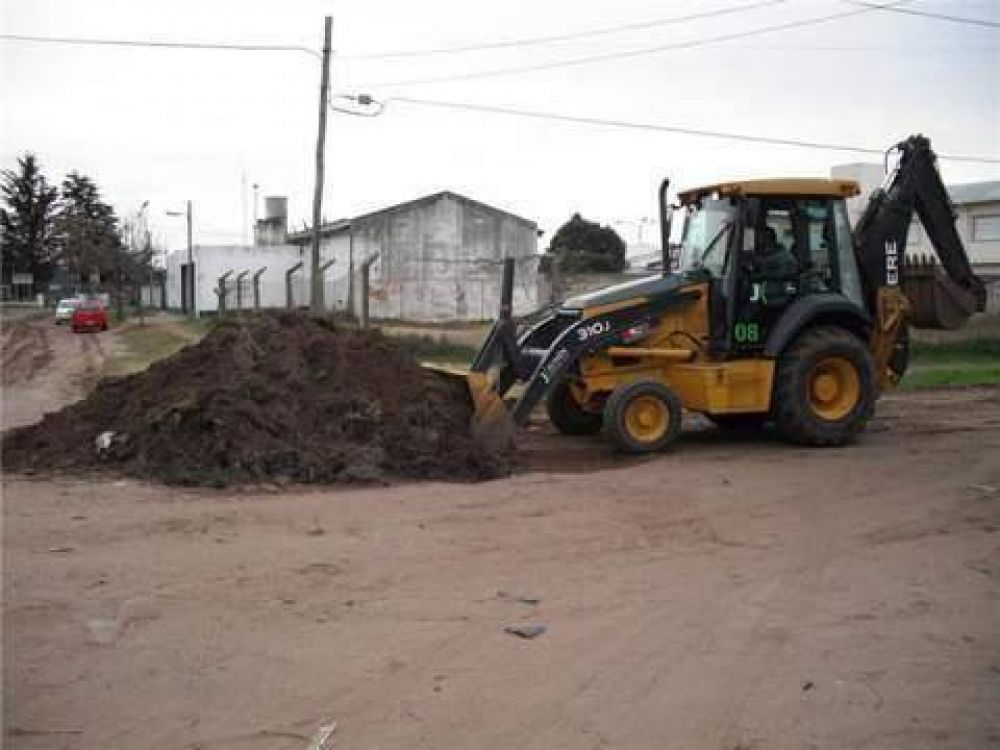 Limpieza, ampliaci�n y mejorado de calles en el barrio Ferroviario