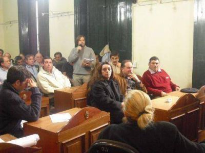 Duros reclamos de vecinos y autoridades Autoridades provinciales volvieron a comprometer obras para el R�o Areco