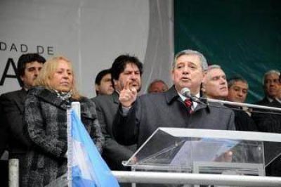 Celebraci�n zonal El Intendente particip� de los festejos del partido de Campana