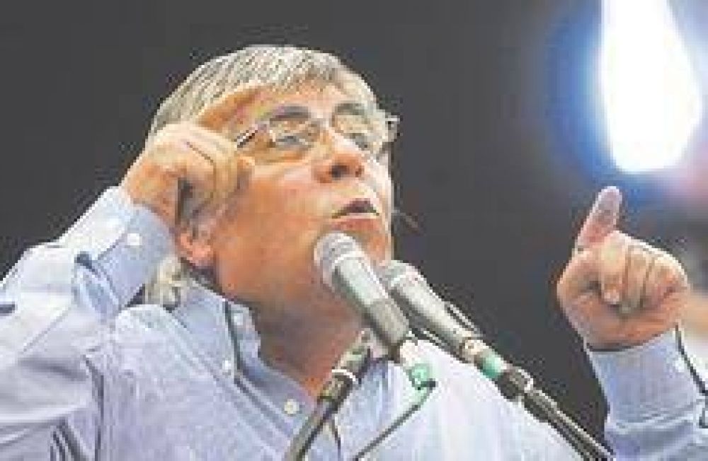  Moyano amenaza con conflictos y paros para presionar por Ganancias  