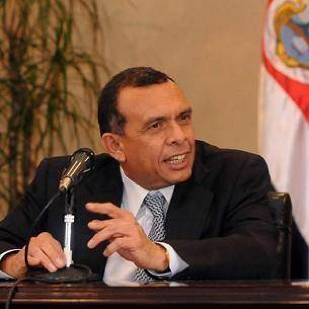  El presidente hondure�o admiti� que se reuni� con Insulza, tras las declaraciones de Valenzuela  