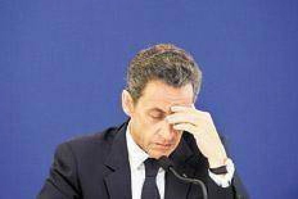 Acorralado, Sarko culpa a los medios