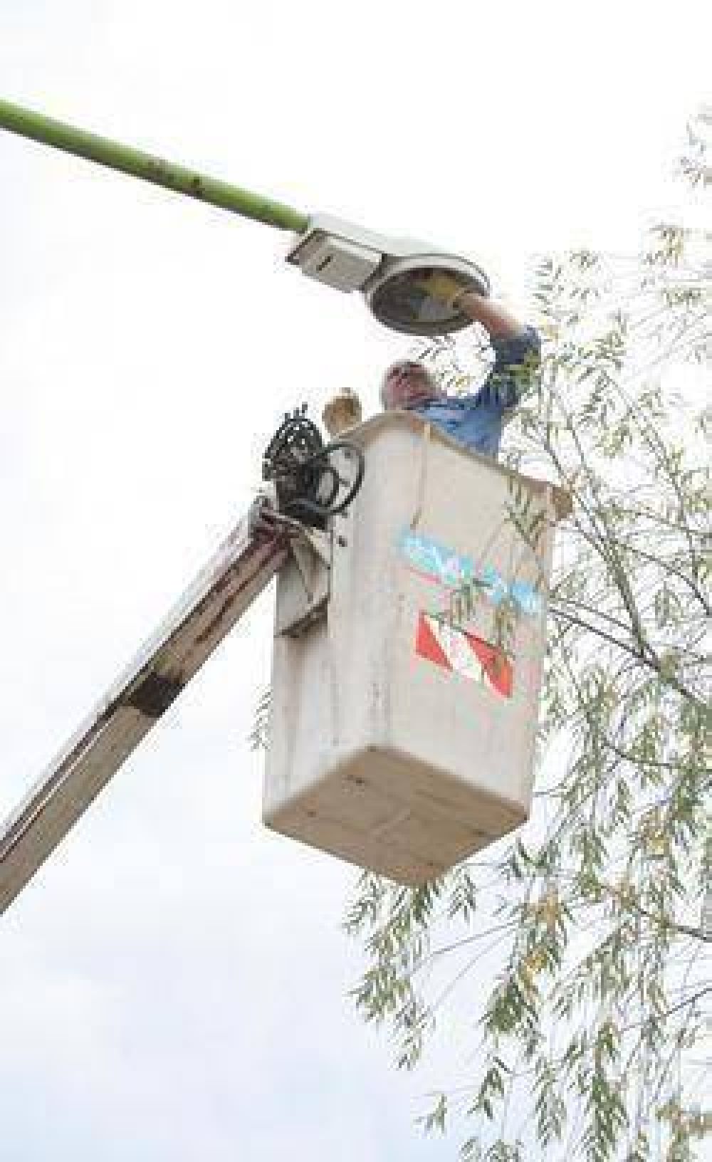 Por los barrios: El Municipio avanza en la reparaci�n del Alumbrado P�blico