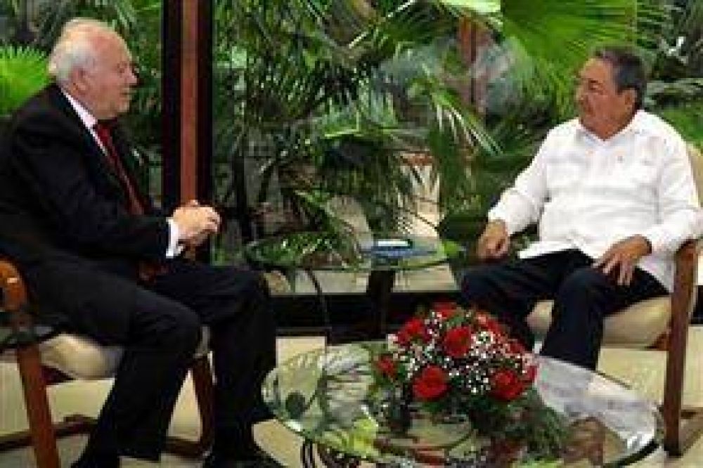 La UE eval�a un cambio hacia Cuba
