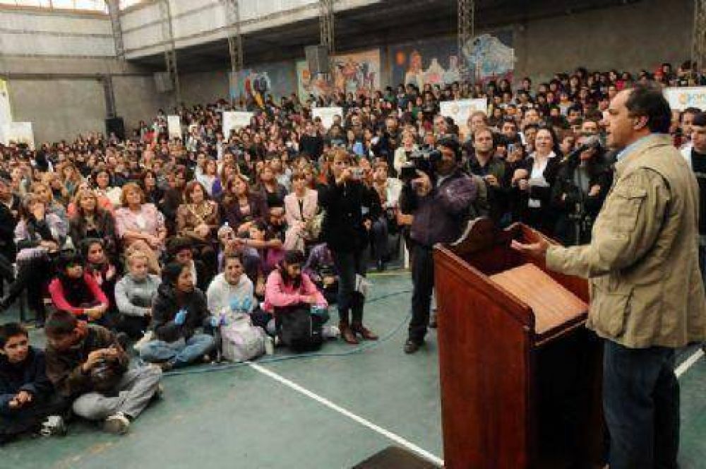 En Ranchos, Scioli festej� con anuncios el D�a de la Independencia
