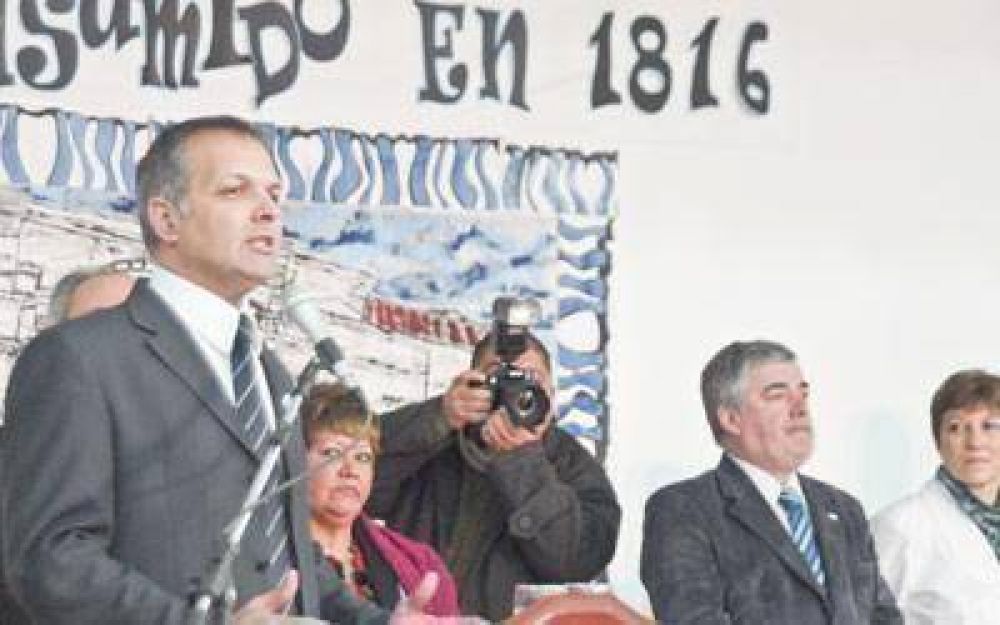 Buzzi exhibe su poder�o en el Socios