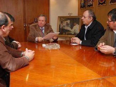 SPSE firm� convenio con Perito Moreno por acueducto