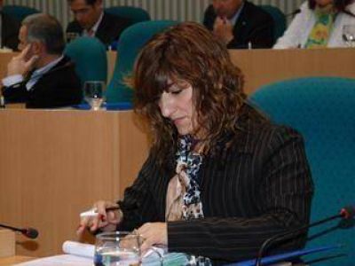 Nancy Hern�ndez sali� a contestarle a la diputada Ricci