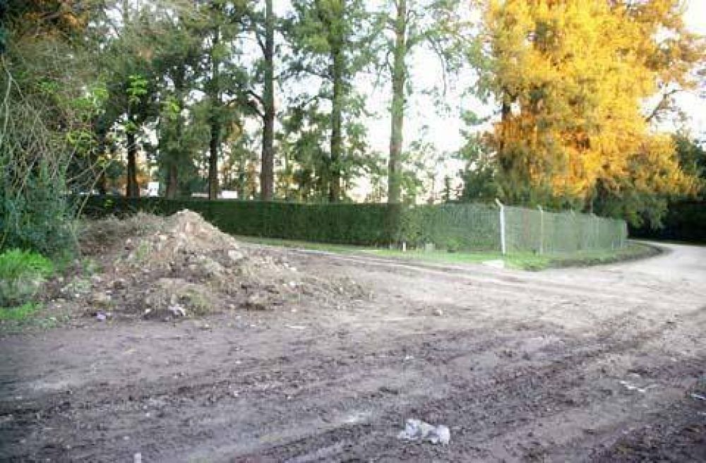 Vecinos de Los Laureles desmienten que hayan pavimentado calles