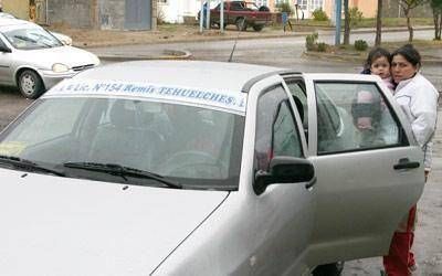 Existen 121 remises que quieren convertirse en taxis
