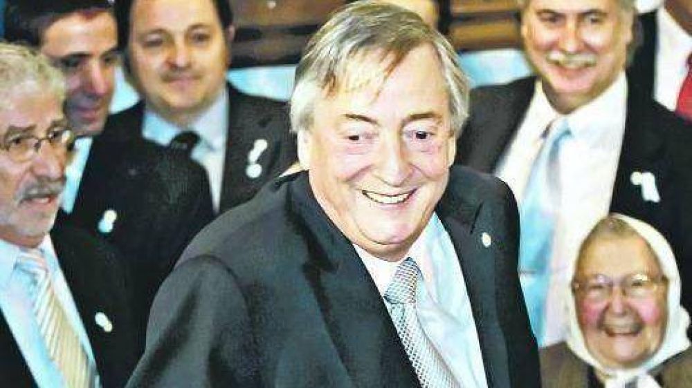 Kirchner ofrece cargos, plata y obras para recomponer relaciones en el PJ