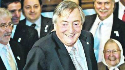 Kirchner ofrece cargos, plata y obras para recomponer relaciones en el PJ