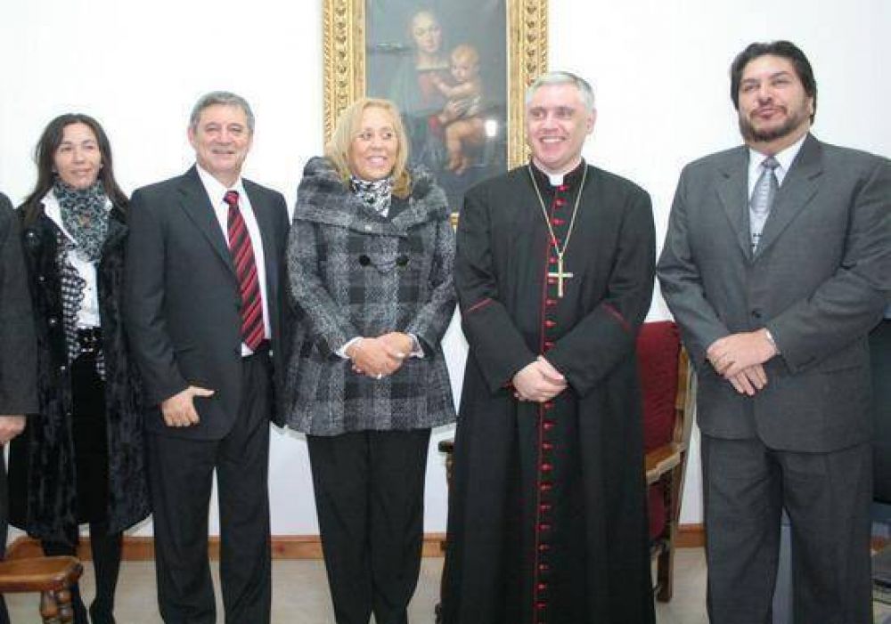 La Intendente Giroldi fue distinguida por la Asociaci�n de Caballeros Cat�licos �Sapientia� Por su actitud cristiana y su trabajo en caridad social