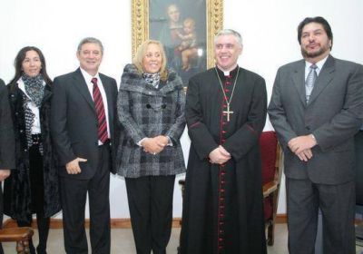 La Intendente Giroldi fue distinguida por la Asociaci�n de Caballeros Cat�licos �Sapientia� Por su actitud cristiana y su trabajo en caridad social