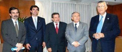 Gobernadores de provincias cordilleranas de acuerdo en no tocar los glaciares