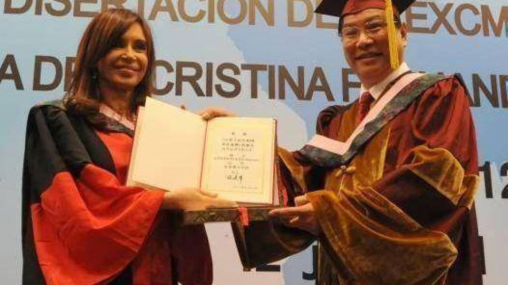 Desde China, Cristina volvi� contra la Iglesia: "Parece de la �poca de las Cruzadas"