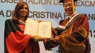 Desde China, Cristina volvi� contra la Iglesia: "Parece de la �poca de las Cruzadas"