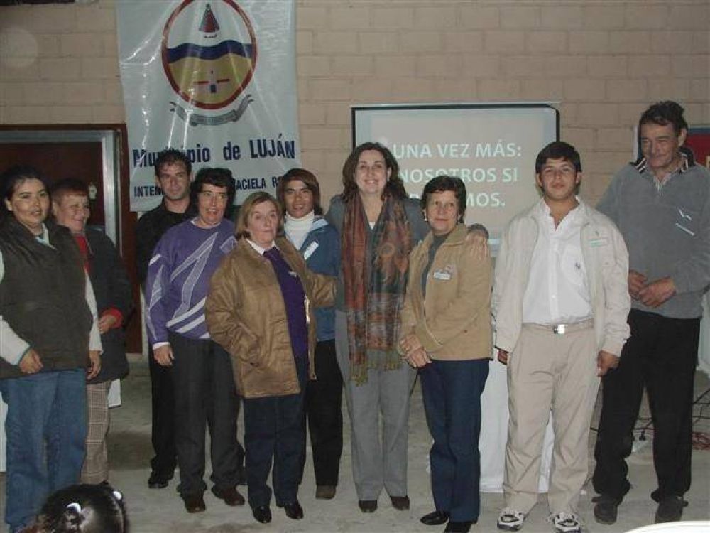 MUNICIPIO DE LUJAN: SE ENTREGARON LOS DIPLOMAS A UNA NUEVA PROMOCI�N DEL �YO, S� PUEDO�